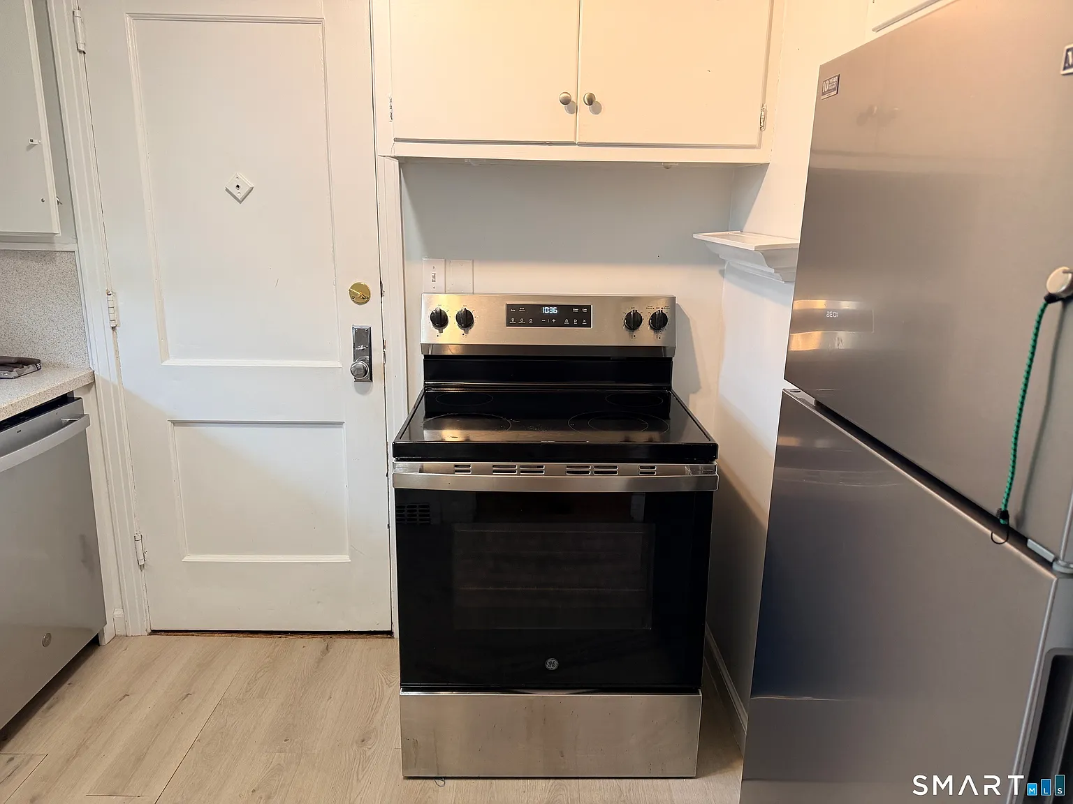 2 bed, 1.0 bath, 837 sqft, $2,000 — Photo 3