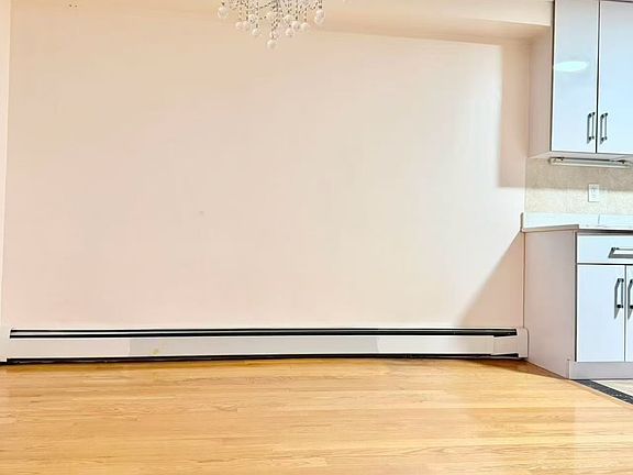 3rd image of 14478 Roosevelt Ave Floor 2