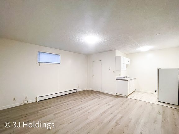 2nd image of 1503 Victoria Ave #1425314