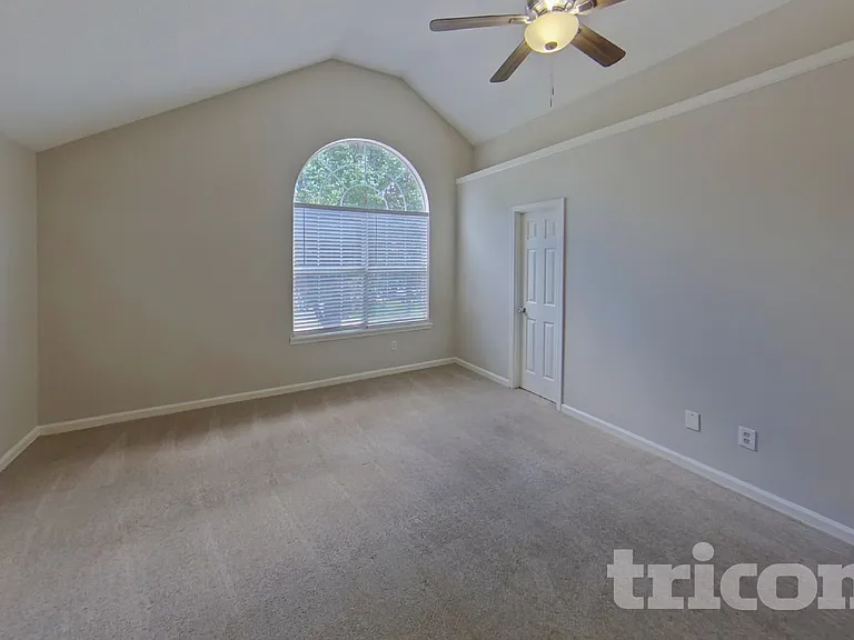 4430 Reserve Hill Xing — Photo 7