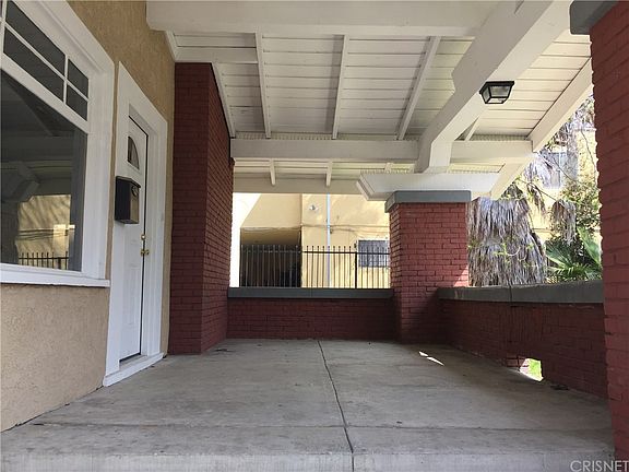 3rd image of 849 N Mariposa Ave