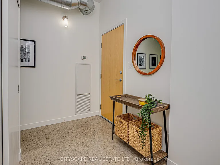 510 King St E #313 — Photo 18