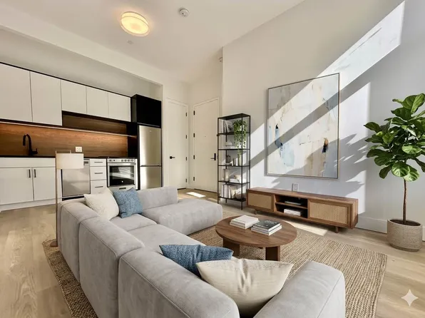 139 Frost Street image 1 of 7