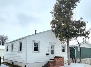 1102 6th St SW, Minot, ND 58701