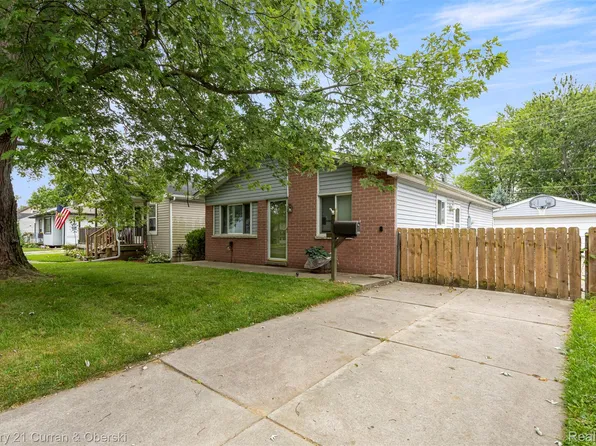 4924 Hazel St, Dearborn Heights, MI 48125