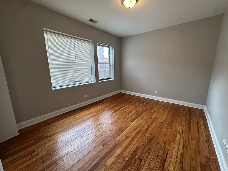 3216 W Argyle St #3 — Photo 4