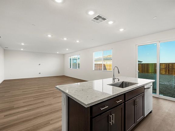SAC_Vernon-At-Liberty-Ranch_5024_Kitchen_B_1417-Crispus-Ct