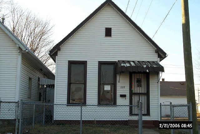 1st image of 225 W Kansas St