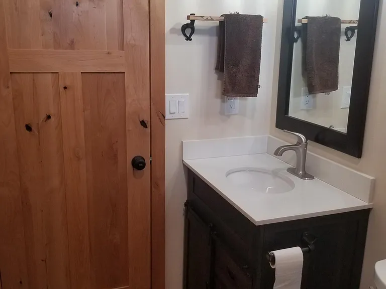 Full 2nd bathroom