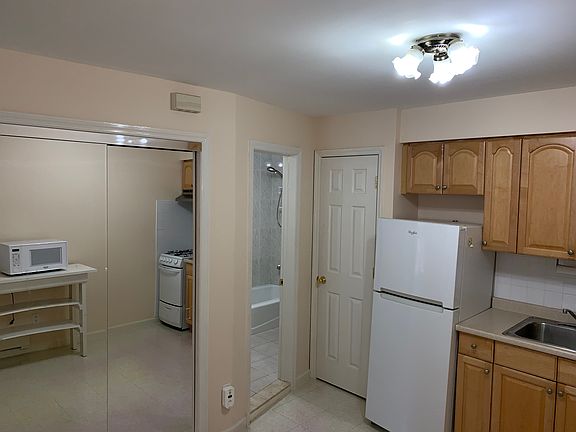 2nd image of 142 Bay 32nd St #1