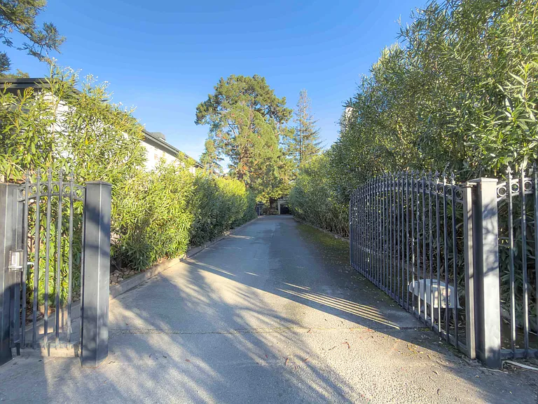 752 Eucalyptus Ave — Photo 3