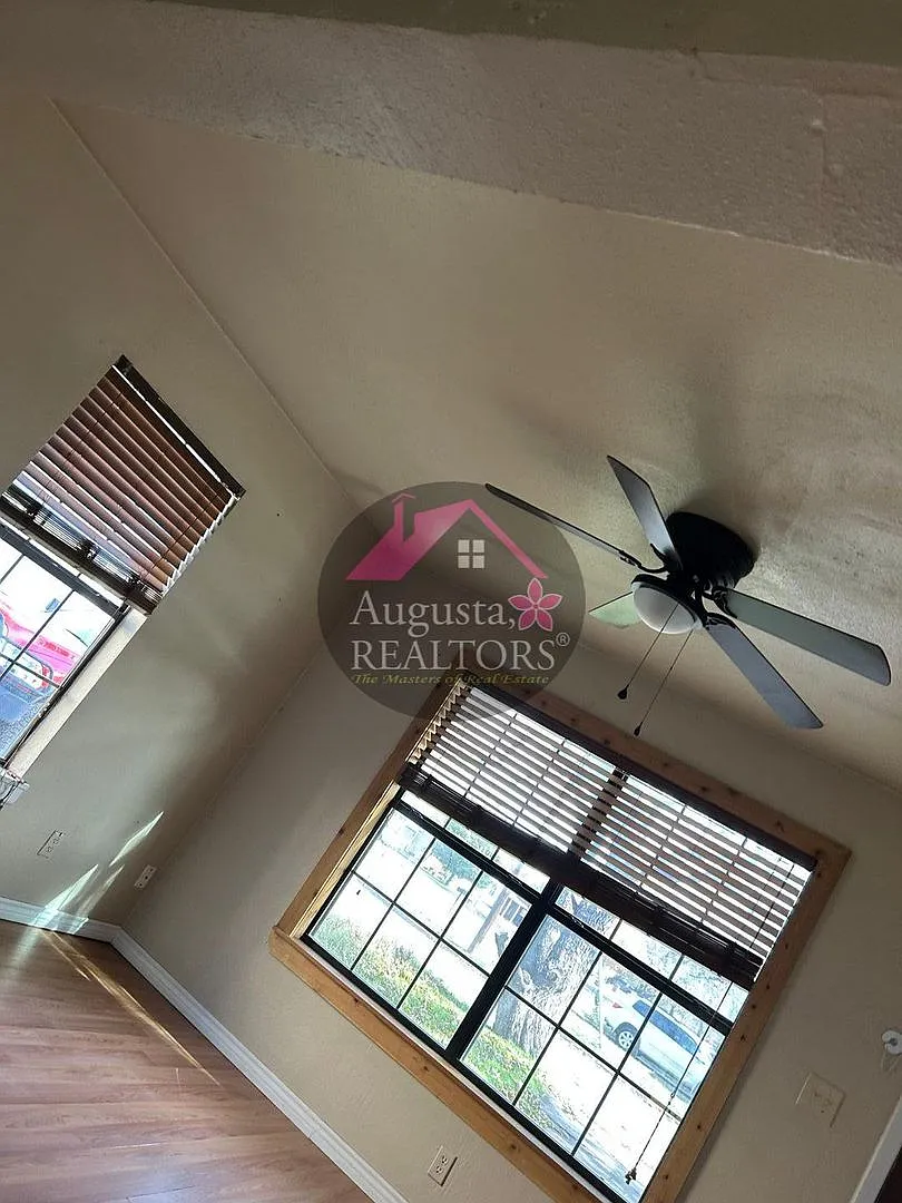 3 Bed 1 Bath!! — Photo 2