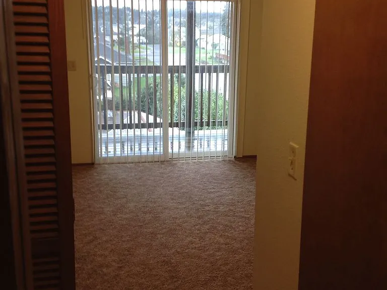 2092-2098 Monroe Ave #2108-2120 — Photo 9