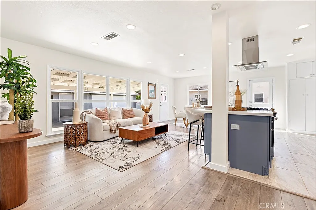 Building Photo - 608 Ladera Vista Dr