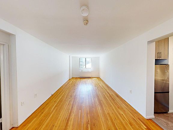 3rd image of 433 W 43rd St APT 5C