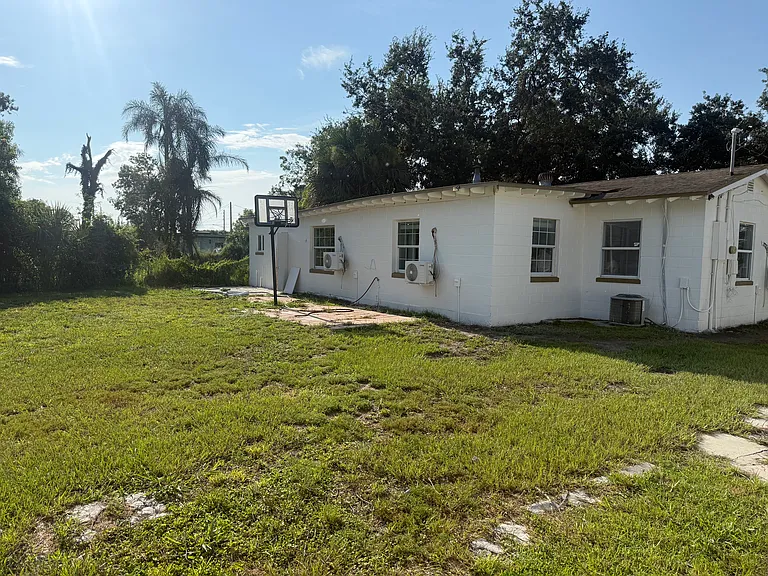 3712 Columbia St — Photo 3