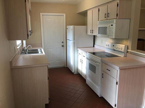 Kitchen-flat top convection oven-microwave-refrig w/icemaker