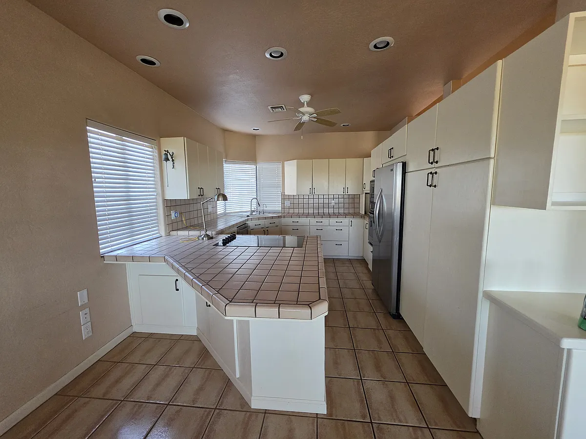 Building Photo - 12324 E Del Norte