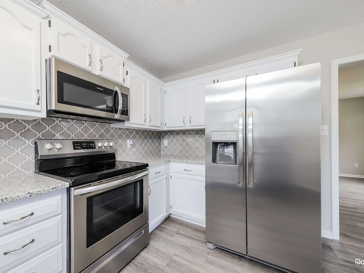 3 bed, 2.0 bath, 1161 sqft, $1,640 — Photo 4