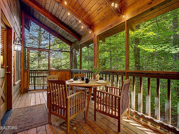 3rd image of 714 Aerie Way