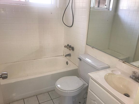 5th image of 1705 Hope St APT 7