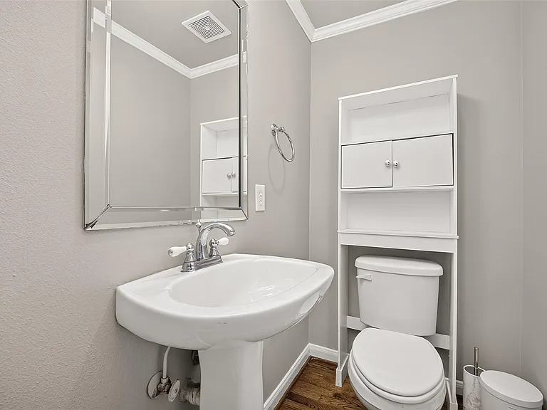 1513 Roy St — Photo 24