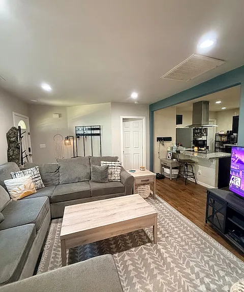 417 Pleasant St — Photo 10
