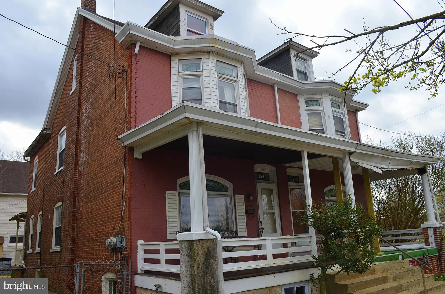 354 Spruce St photo 1
