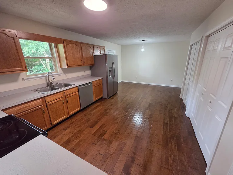 1233 Berdine Way — Photo 14