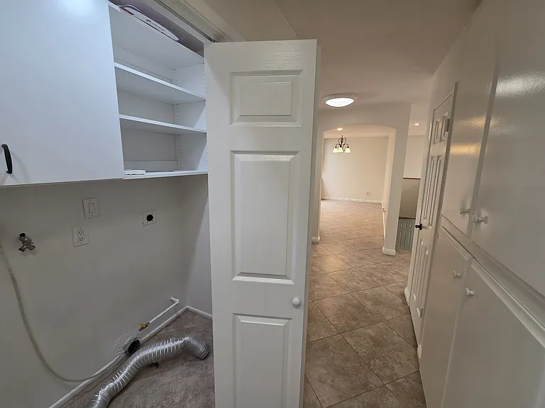 1037 Alta Vista Dr — Photo 22