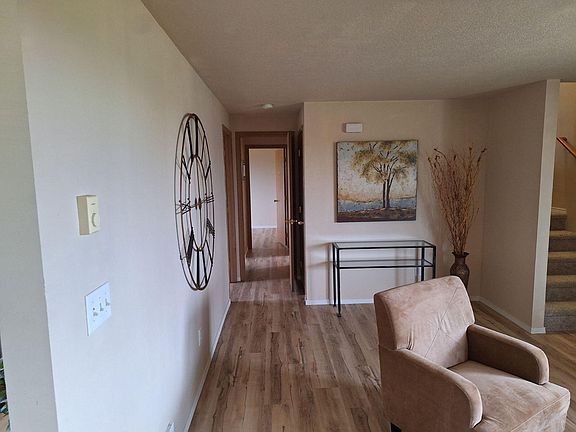 5th image of 685 E Rolling Hills Dr
