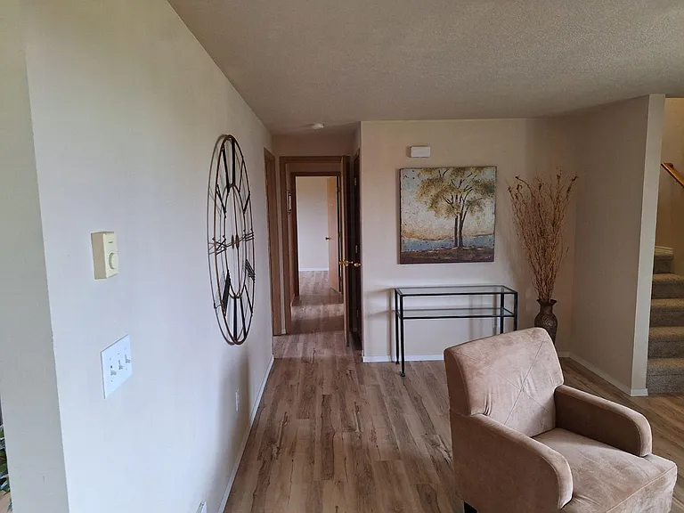 685 E Rolling Hills Dr — Photo 5