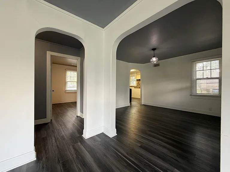 1095 S Ray Ave — Photo 4