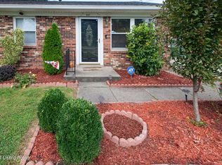 807 Blossom Rd, Louisville, KY 40229