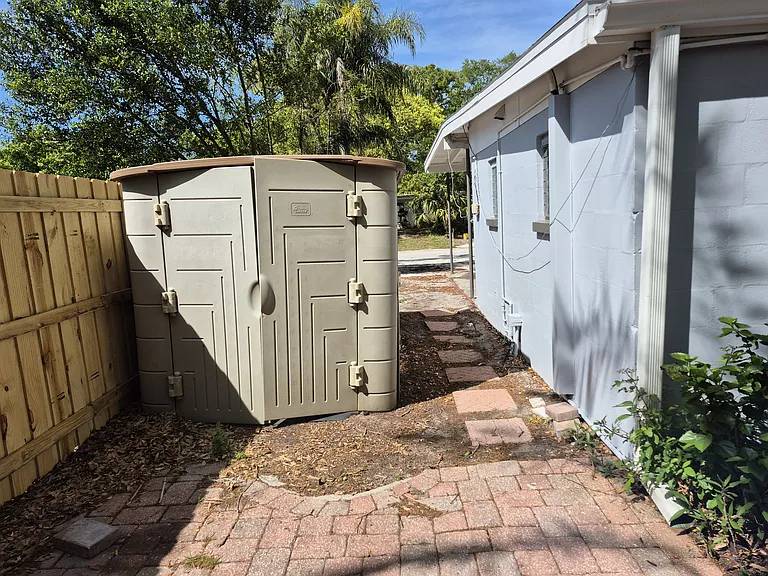 2117 Barcelona Dr — Photo 35