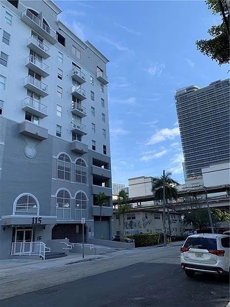 1 bed, 1.0 bath, 730 sqft, $2,300 — Photo 1