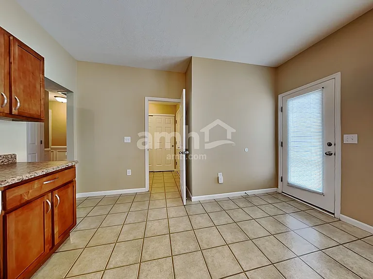 4207 N Yorkshire Sq — Photo 5