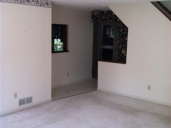 4th image of 3370 Brookpoint Ln #10
