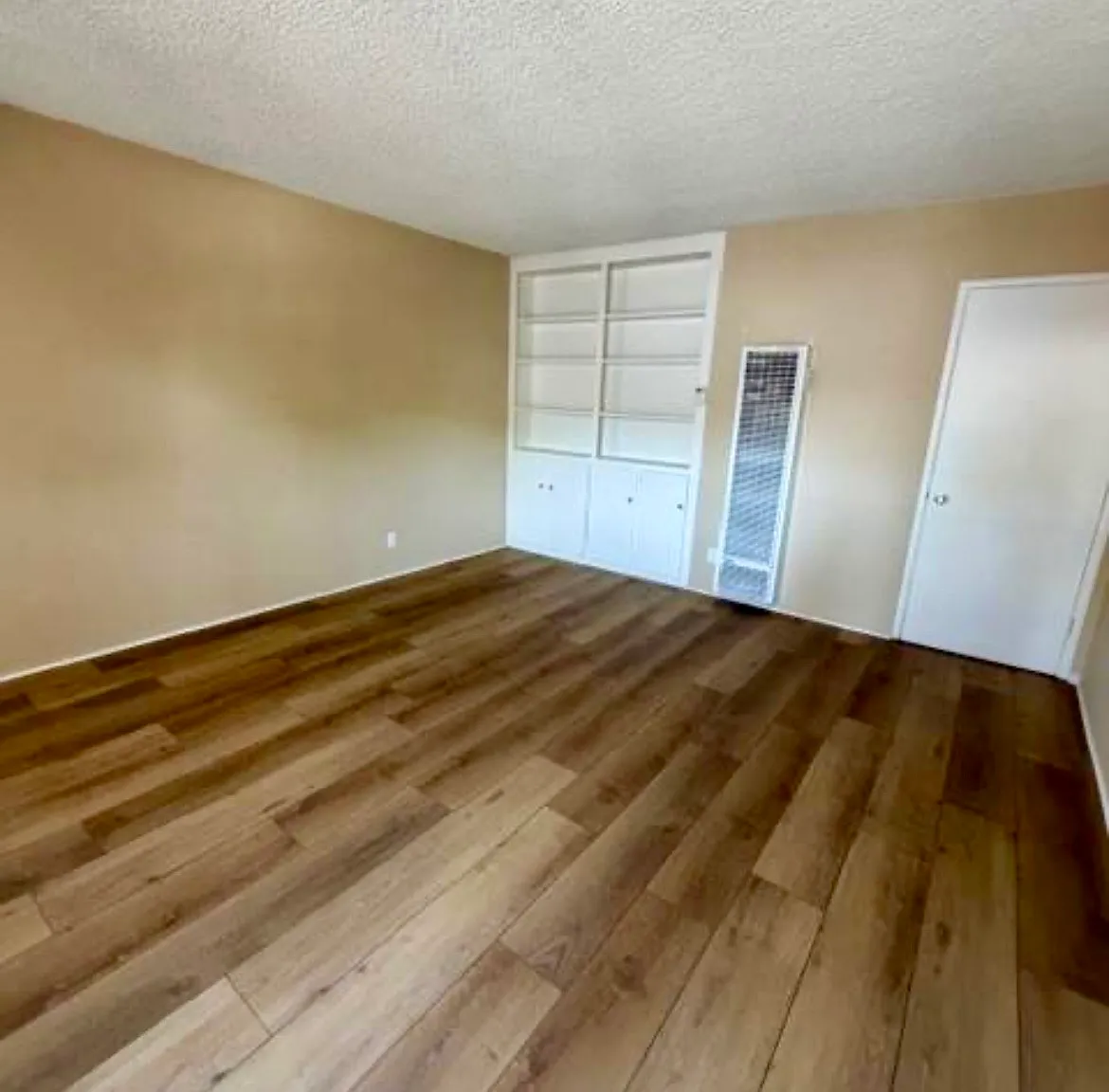2 bed, 900 sqft, $1,965 — Photo 3