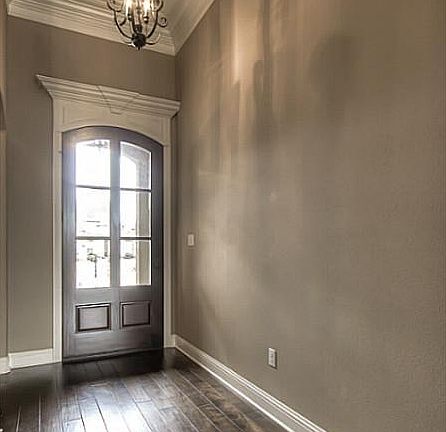 2nd image of 914 Royal Cir