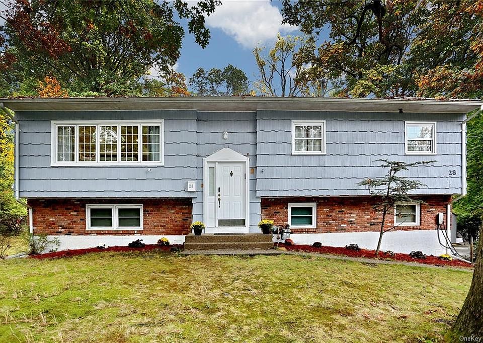 1st image of 28 Twin Lakes Dr