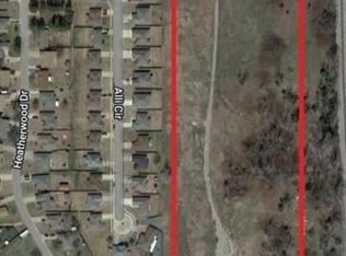 204 E Country Club Rd, Chickasha, OK 73018