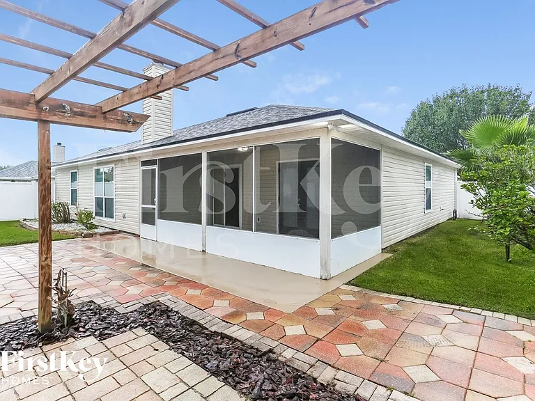 2444 Bentwater Dr W — Photo 14
