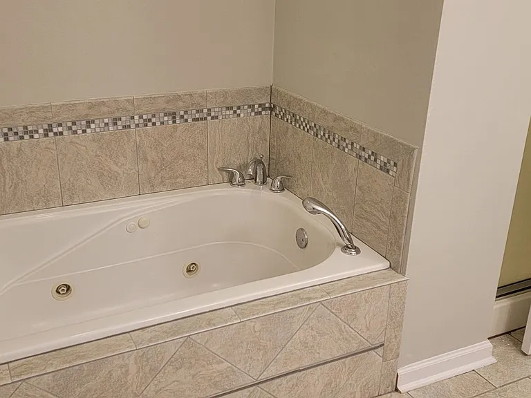 696 Liberty Hill Dr — Photo 6