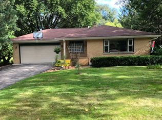 15901 W Mark Dr, New Berlin, WI 53151