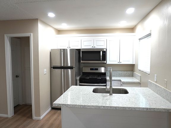 5th image of 1140 E 6th St APT D