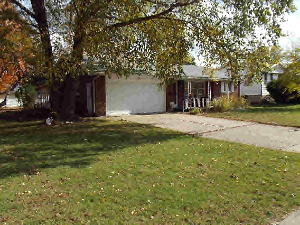 1st image of 933 Colfax Dr