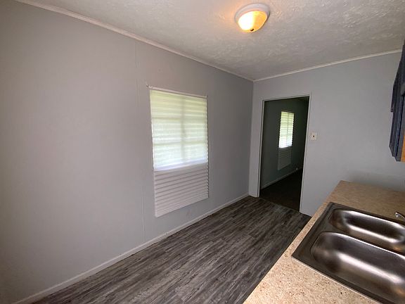 5th image of 503 Plum St