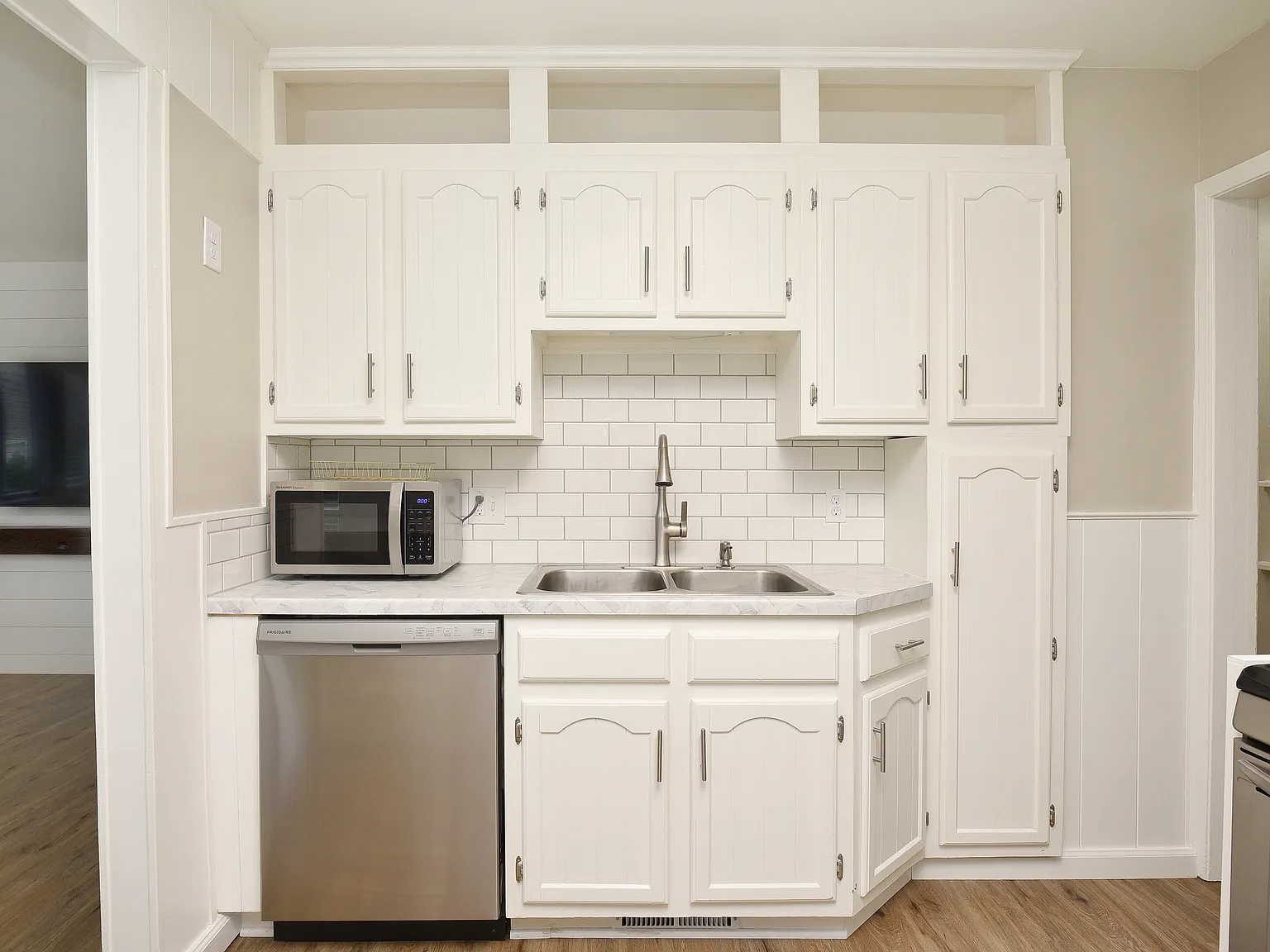 3 bed, 1100 sqft, $2,500 — Photo 3