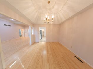 618 Chaucer Ln, Warrensburg, MO 64093